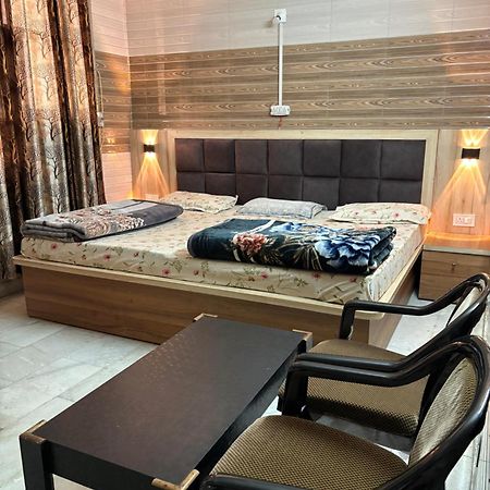 Dream Land Hotel Jammu Esterno foto