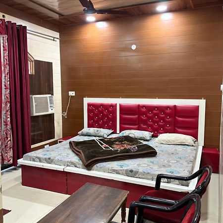 Dream Land Hotel Jammu Esterno foto