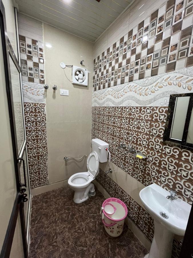 Dream Land Hotel Jammu Esterno foto
