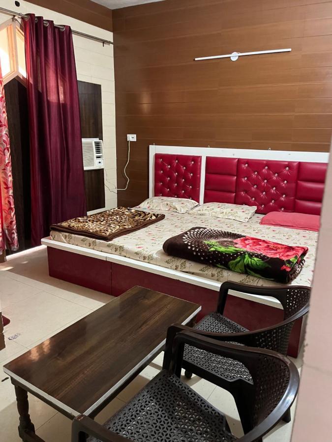 Dream Land Hotel Jammu Esterno foto