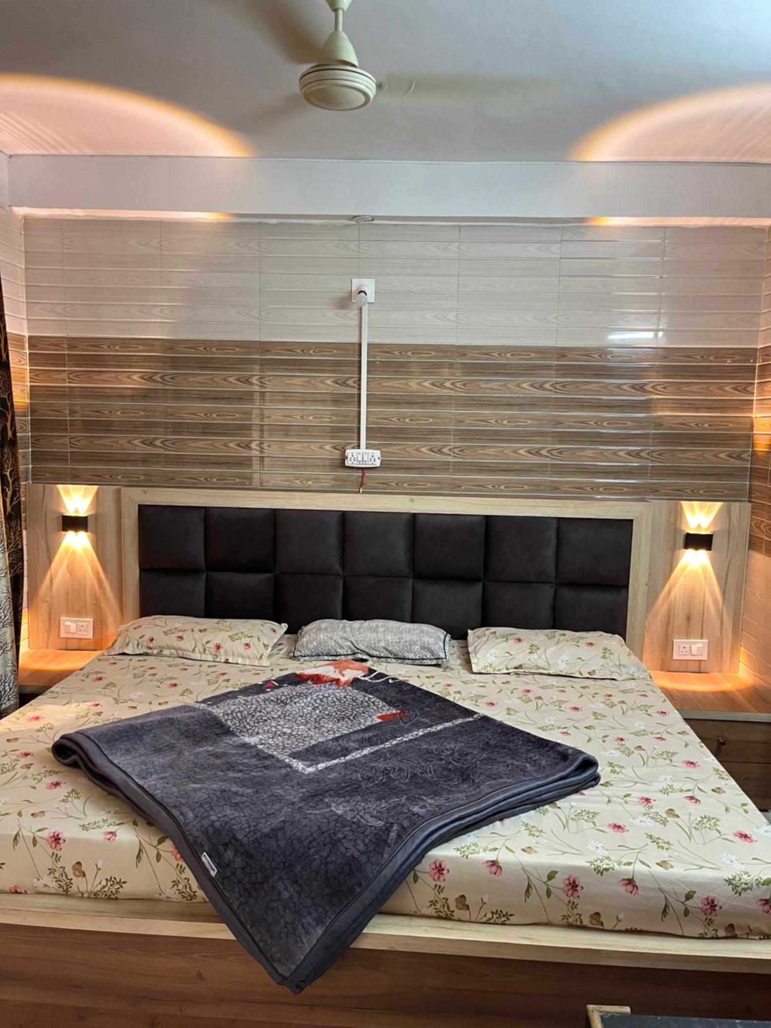 Dream Land Hotel Jammu Esterno foto