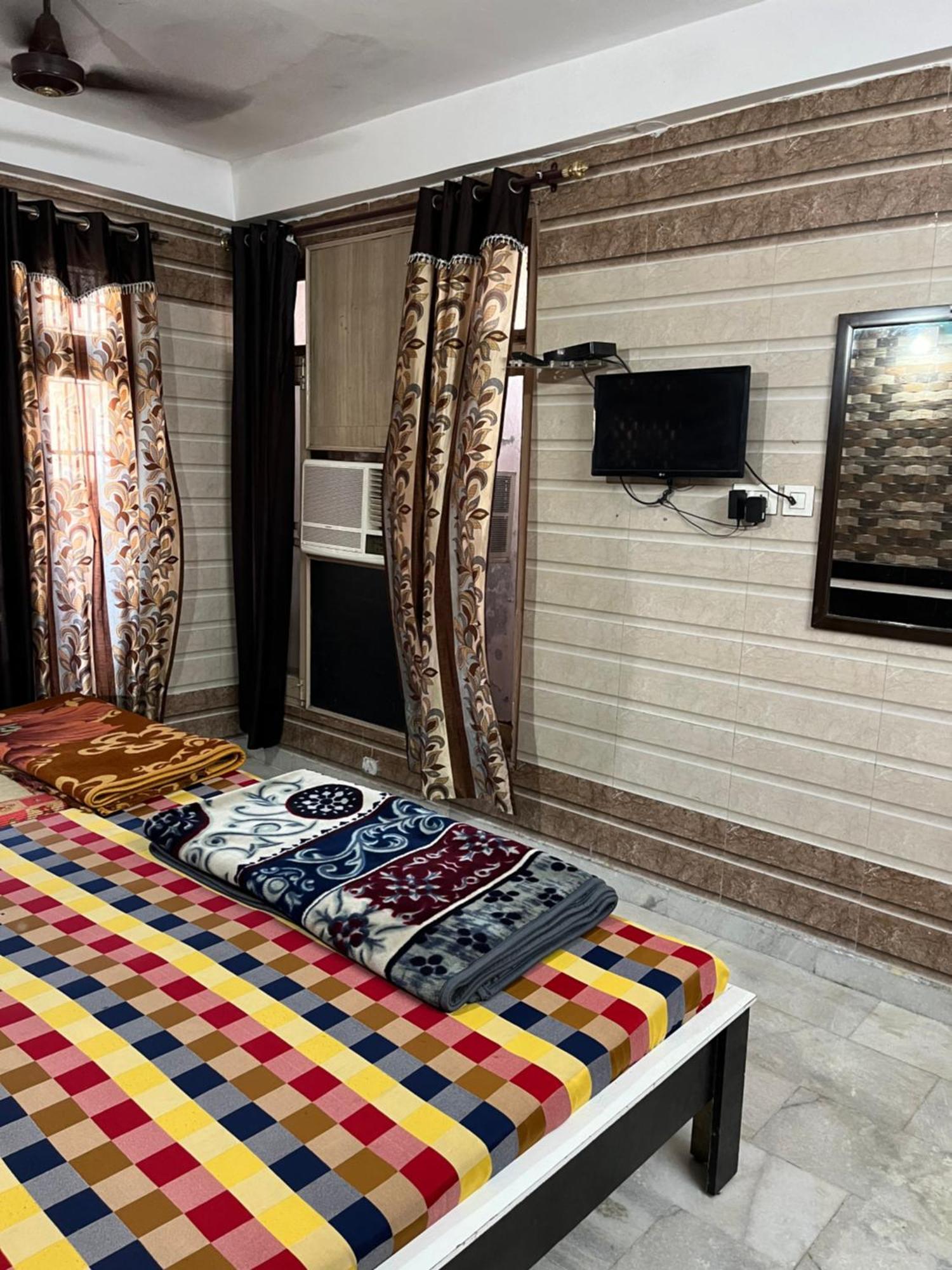 Dream Land Hotel Jammu Esterno foto