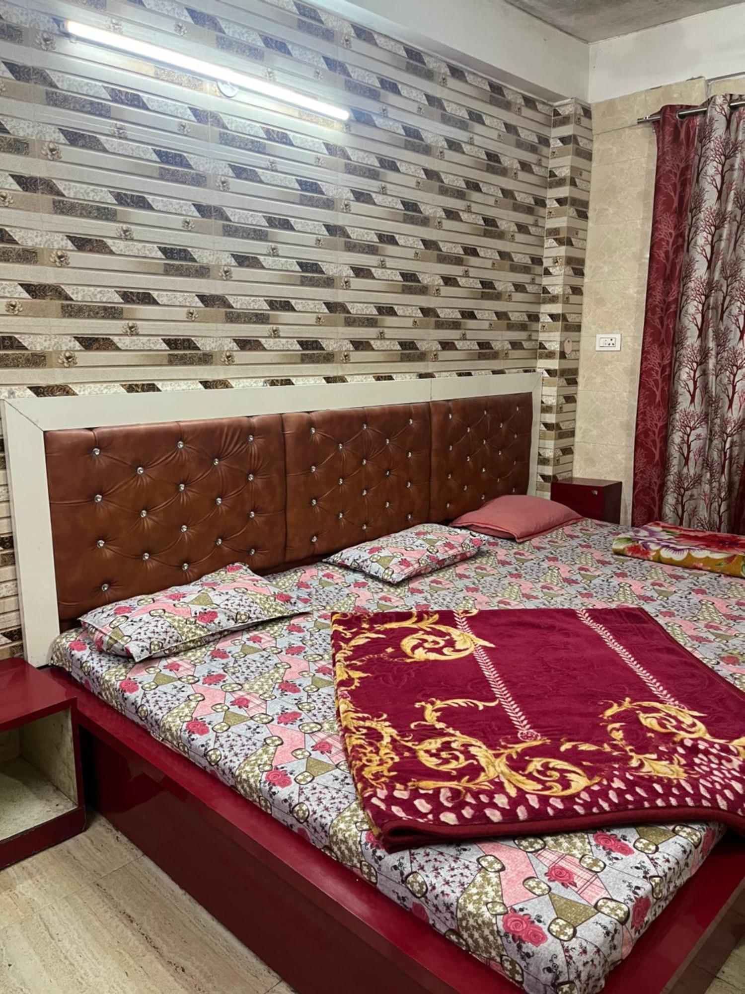 Dream Land Hotel Jammu Esterno foto