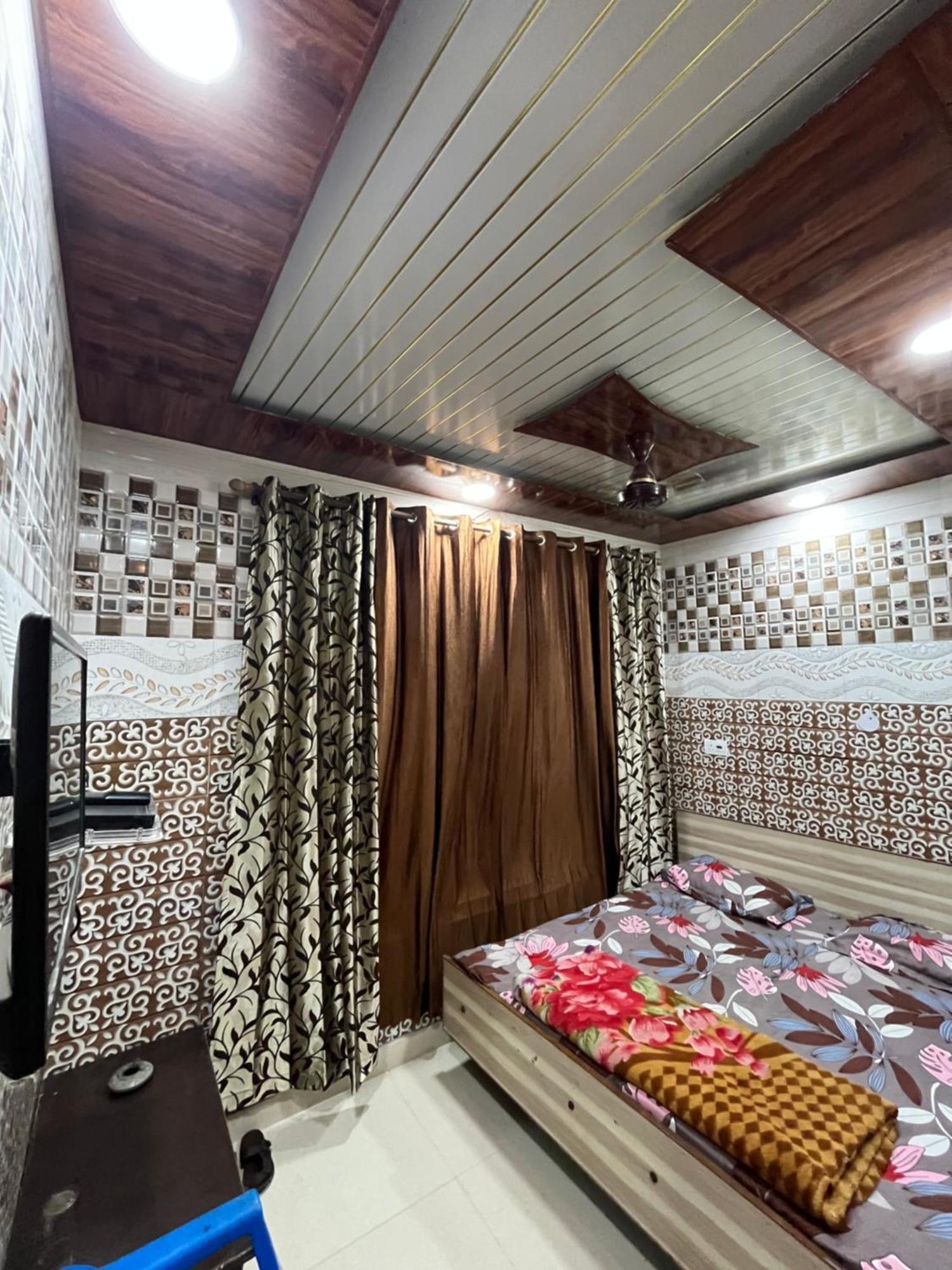 Dream Land Hotel Jammu Esterno foto