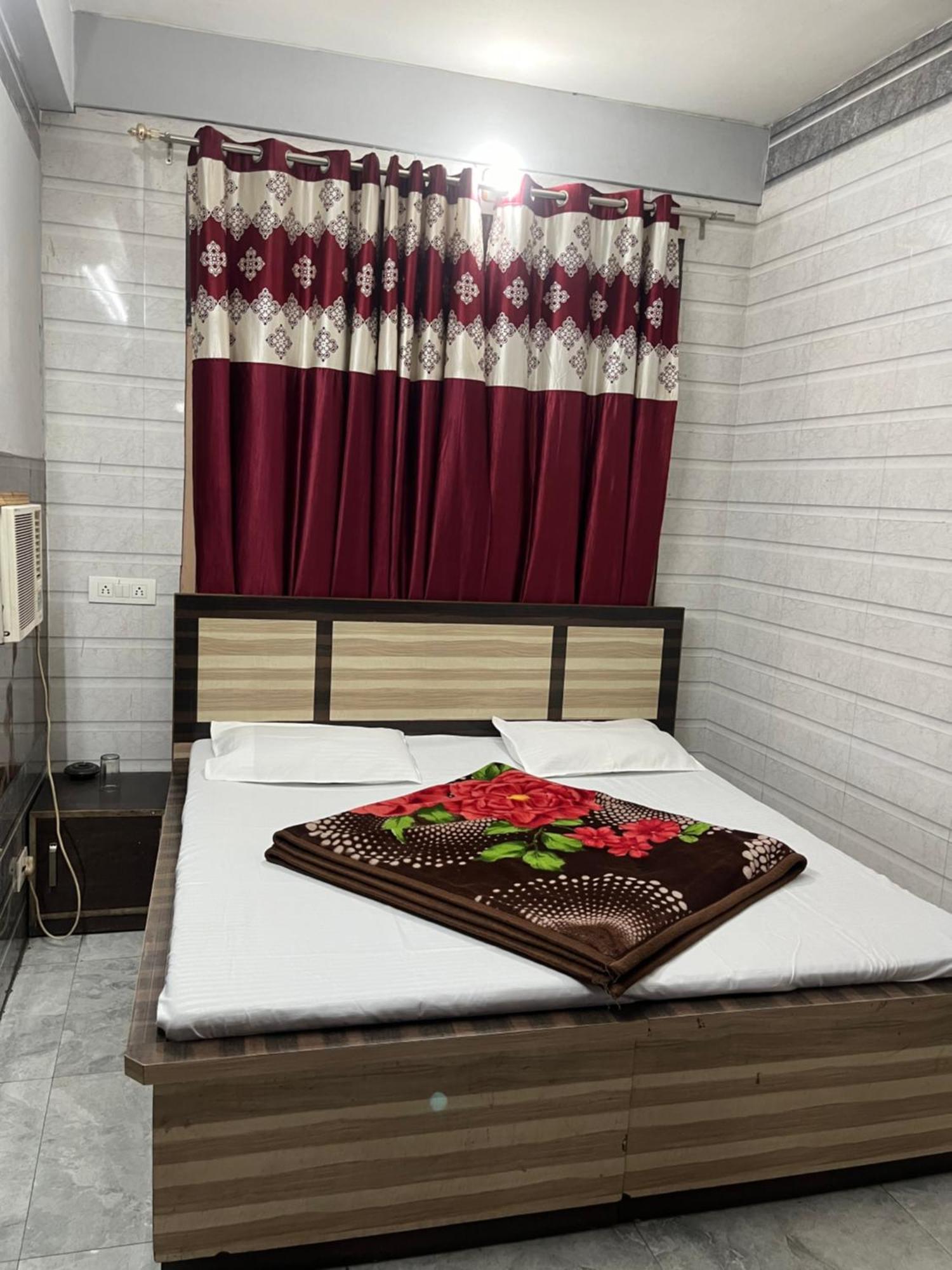 Dream Land Hotel Jammu Esterno foto
