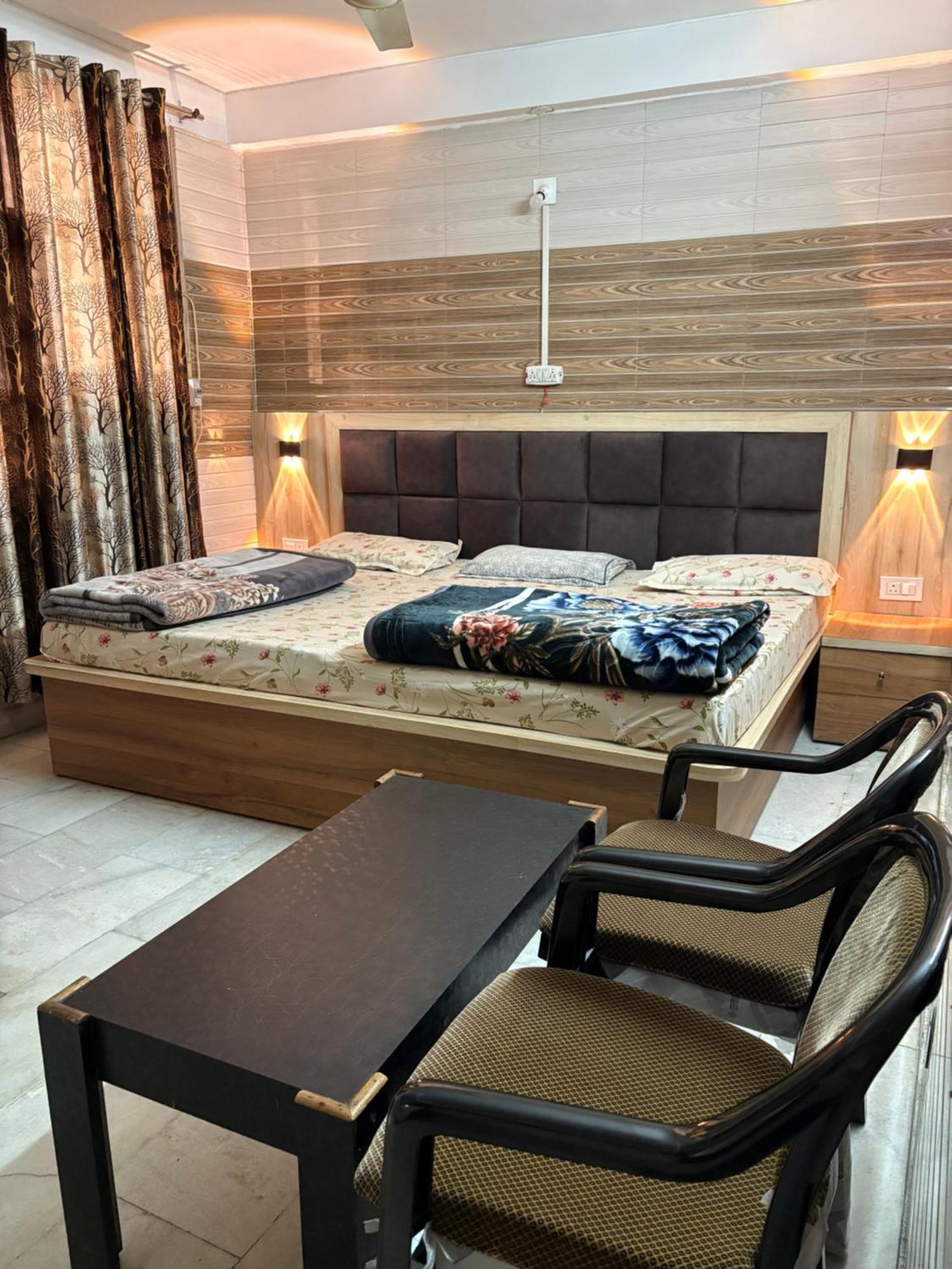 Dream Land Hotel Jammu Esterno foto