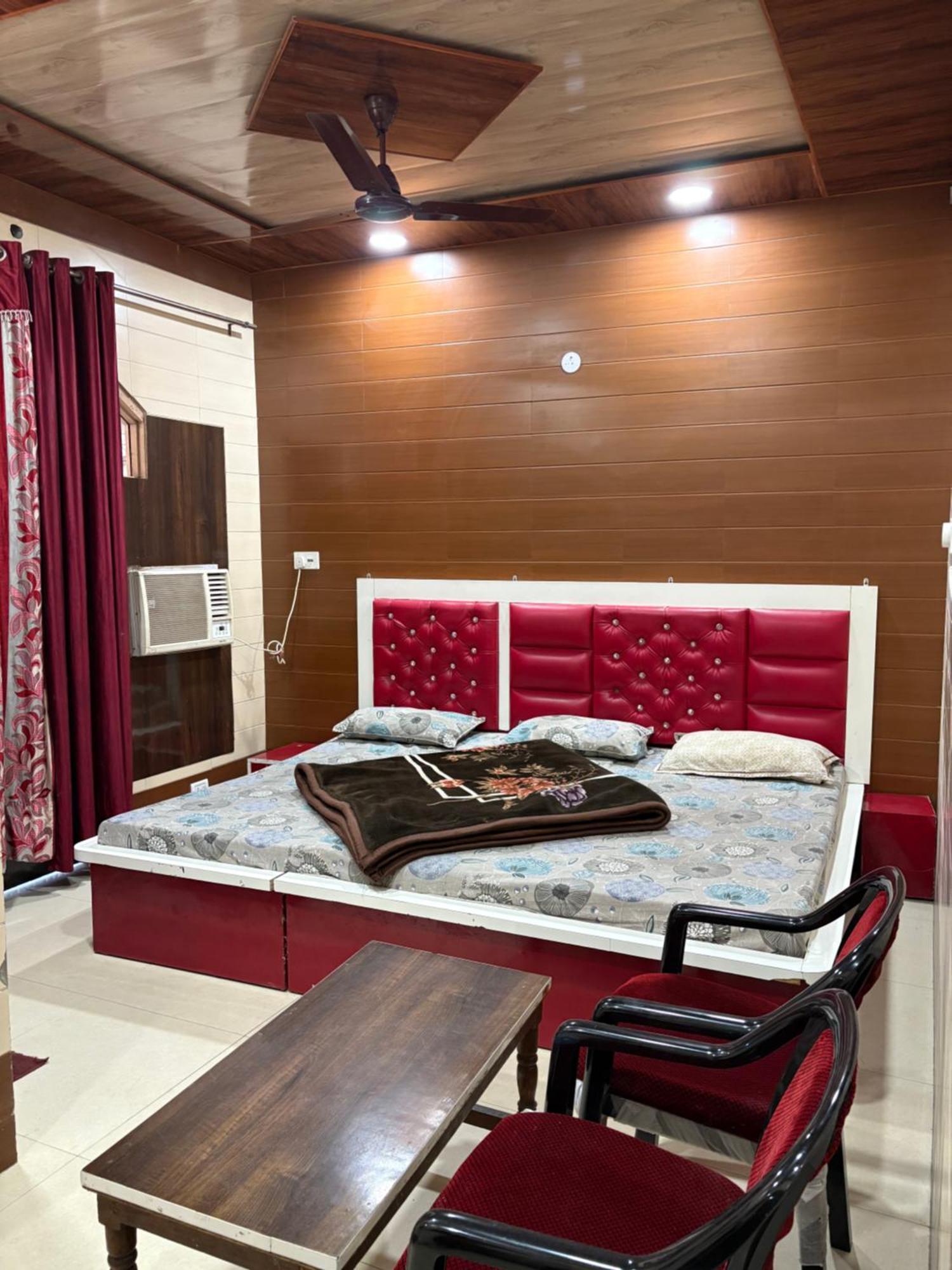 Dream Land Hotel Jammu Esterno foto