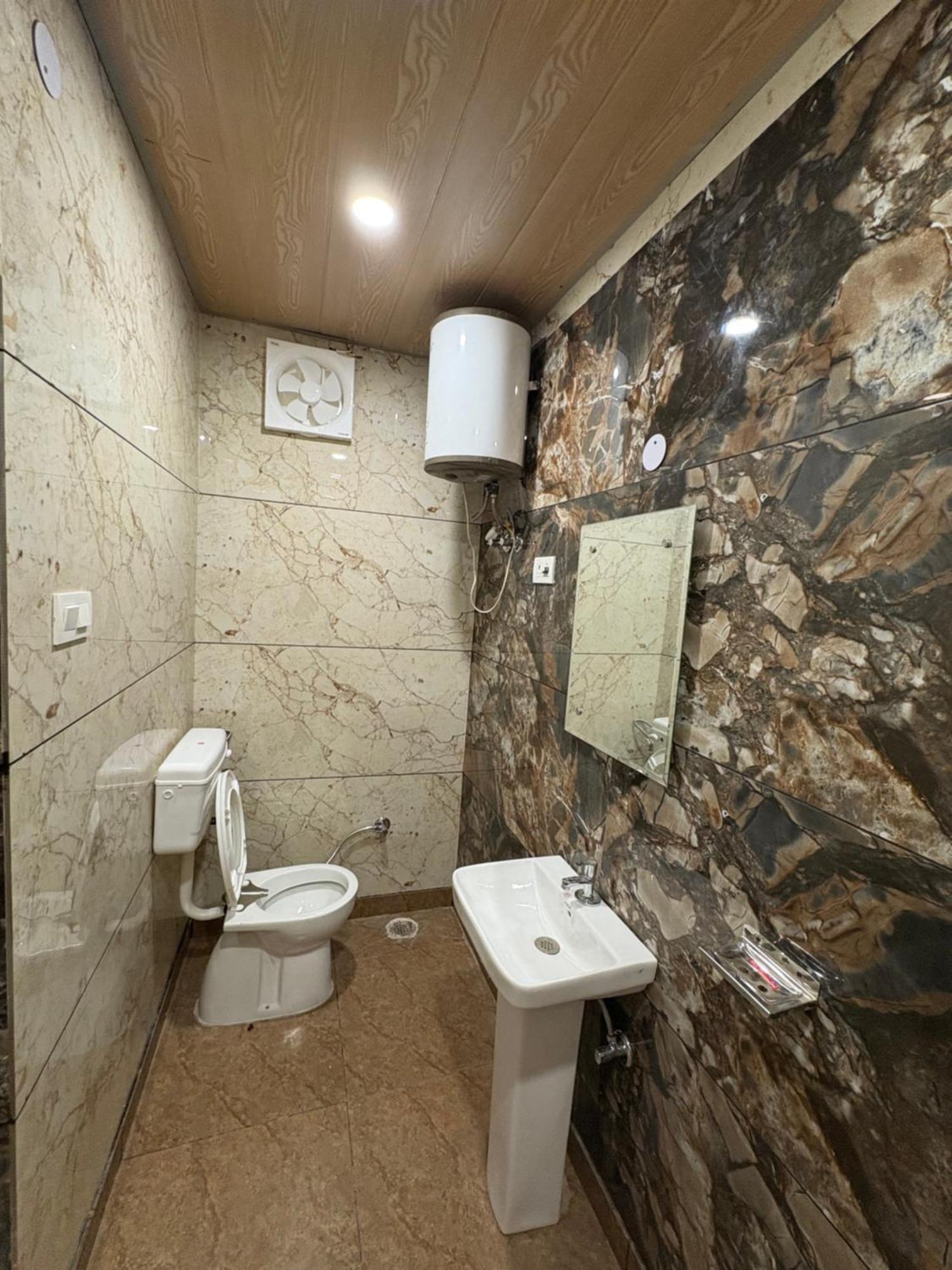 Dream Land Hotel Jammu Esterno foto