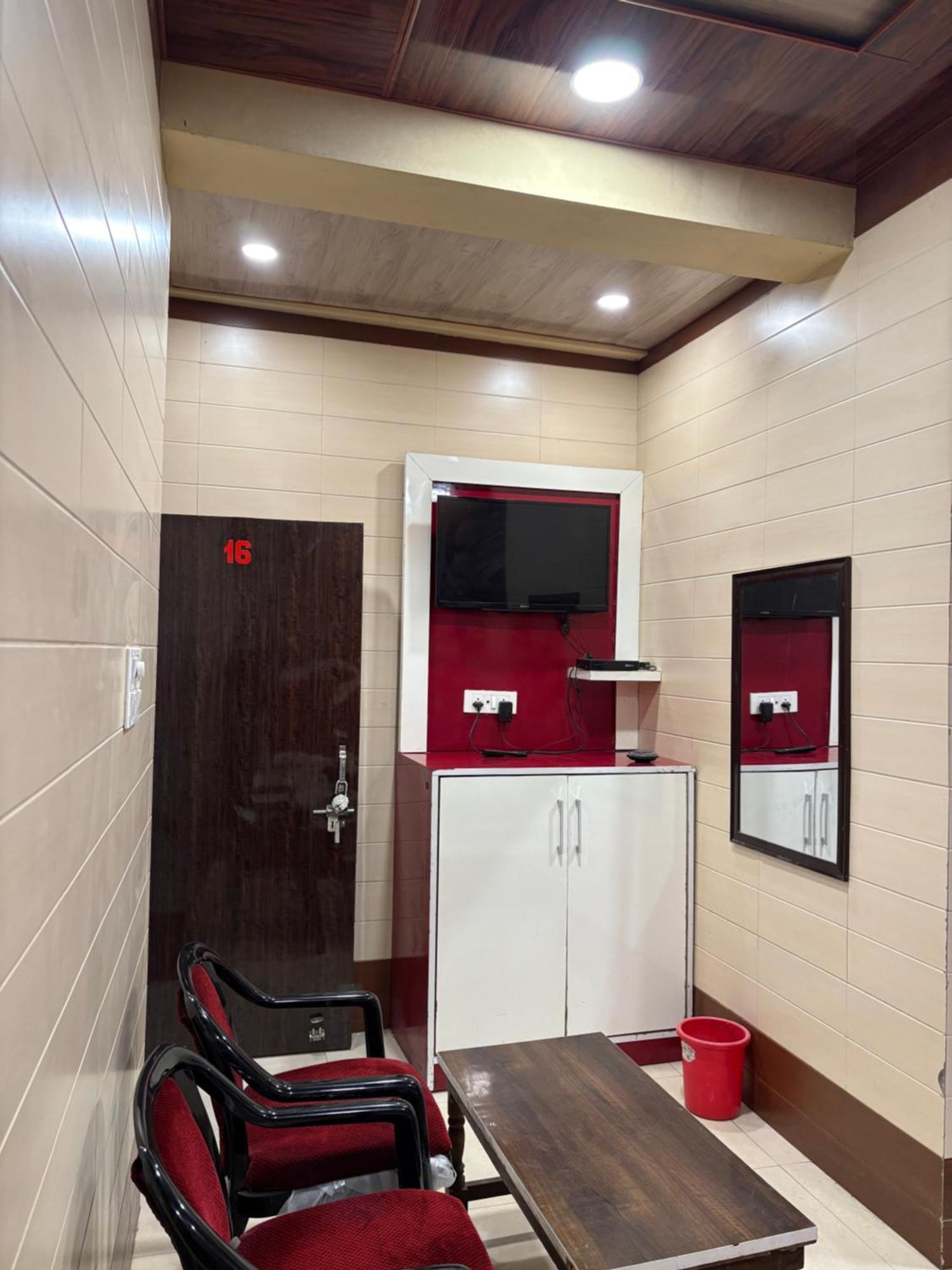 Dream Land Hotel Jammu Esterno foto