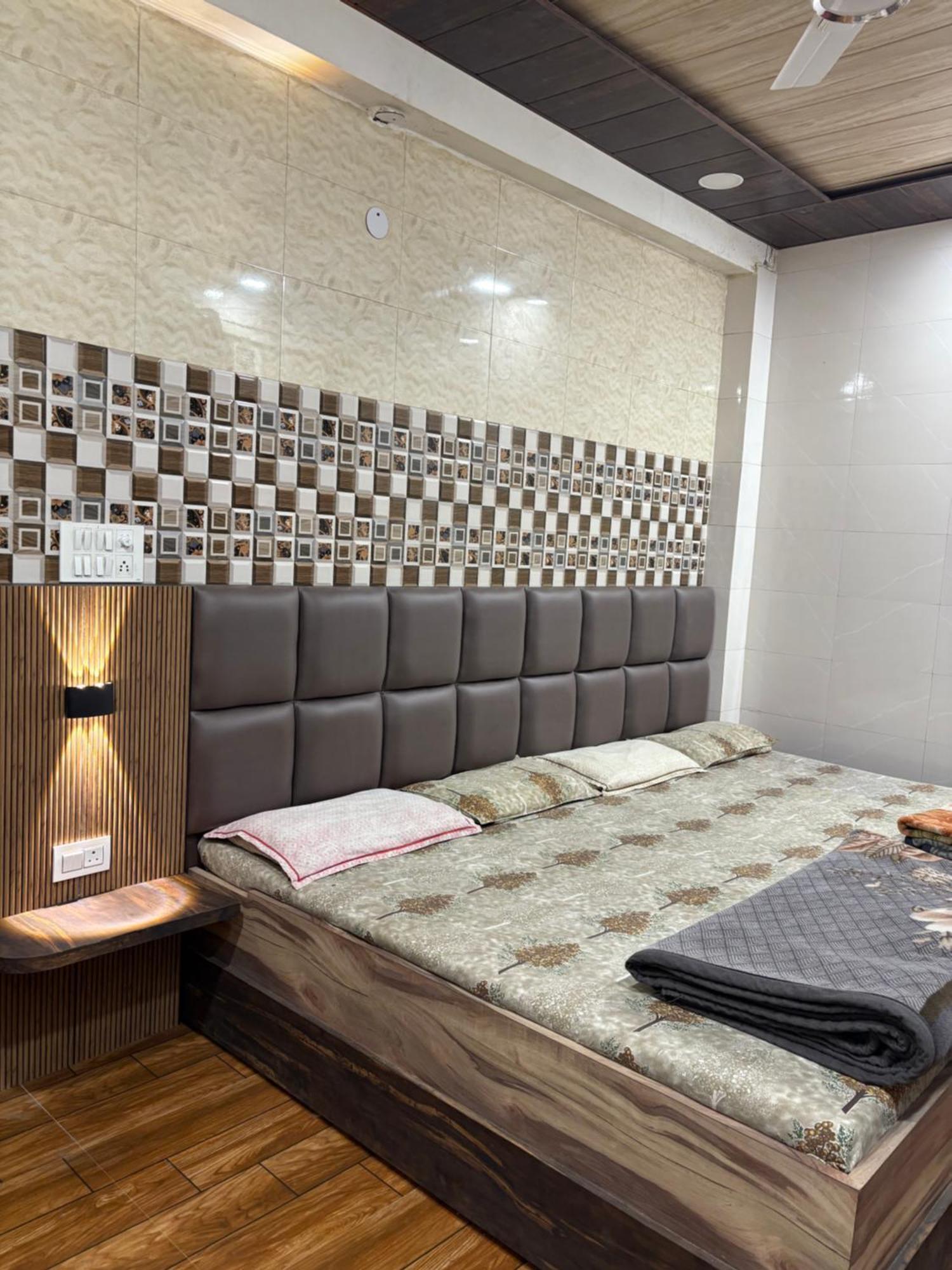 Dream Land Hotel Jammu Esterno foto
